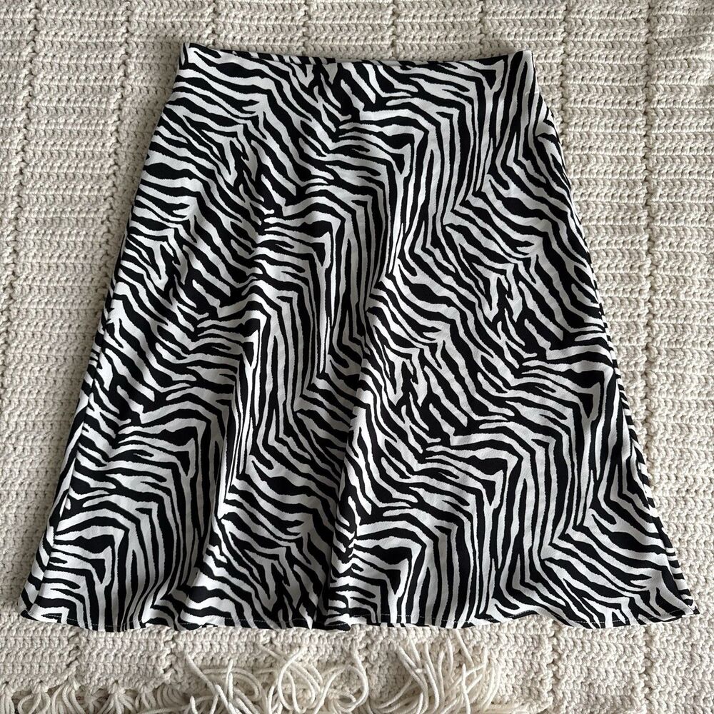 Banana Republic Women’s Size 2 Zebra Print Flowy A-Line Mini Skirt High Waisted